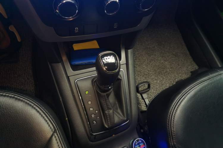 Used Skoda Yeti 2014 1.4TSI DSG Explorer Edition Gear Lever