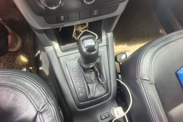 Used Skoda Yeti 2014 1.4TSI DSG Explorer Edition Gear Lever