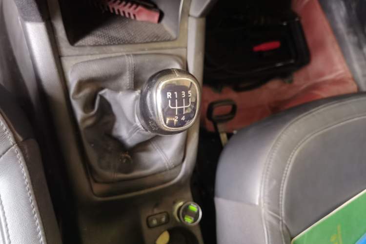 Used Skoda Yeti 2014 1.4TSI Manual Polar Edition Gear Lever