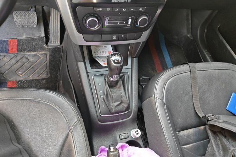 Used Skoda Yeti 2014 1.8TSI DSG Polar Edition Gear Lever
