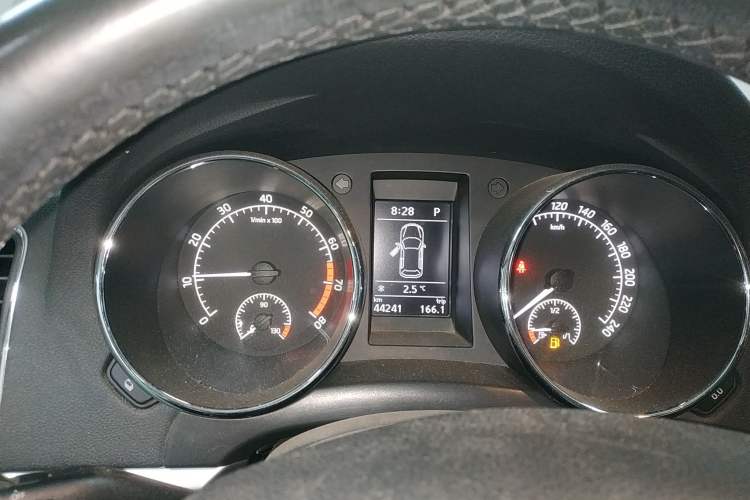 Used Skoda Yeti 2014 1.8TSI DSG Polar Edition Instrument Cluster