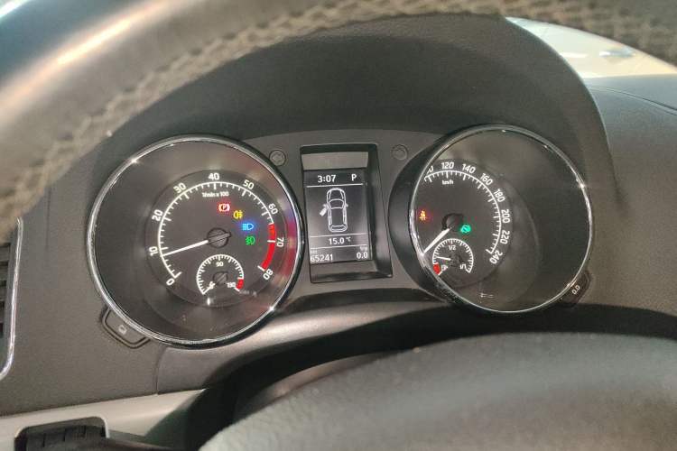 Used Skoda Yeti 2014 1.8TSI DSG Polar Edition Instrument Cluster