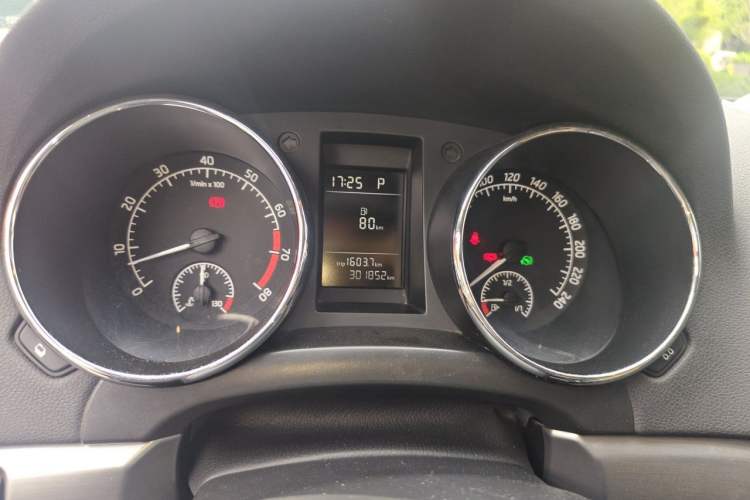 Used Skoda Yeti 2014 1.4TSI DSG Explorer Edition Instrument Cluster