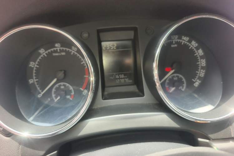 Used Skoda Yeti 2014 1.4TSI DSG Explorer Edition Instrument Cluster