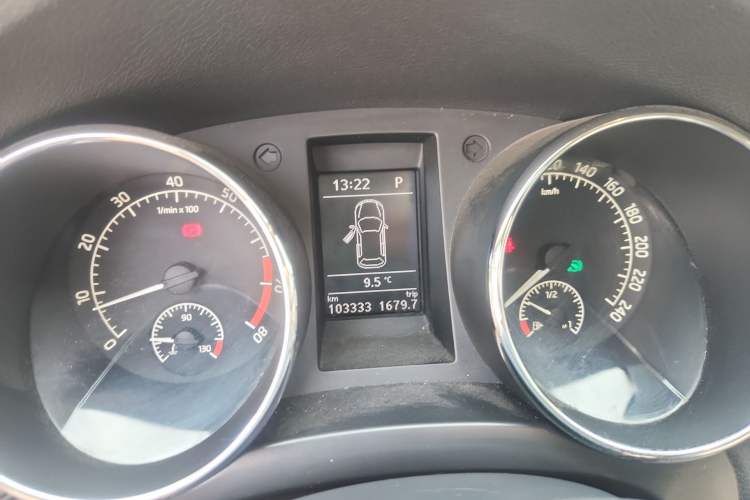 Used Skoda Yeti 2014 1.8TSI DSG Polar Edition Instrument Cluster