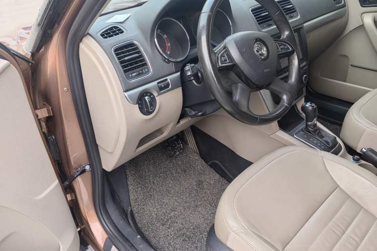 Used Skoda Yeti 2014 1.8TSI DSG Polar Edition Interior 1
