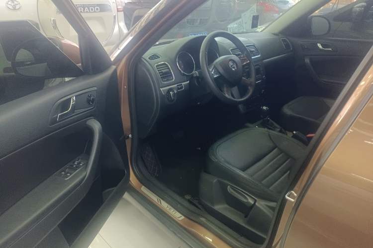 Used Skoda Yeti 2014 1.8TSI DSG Polar Edition Interior 2