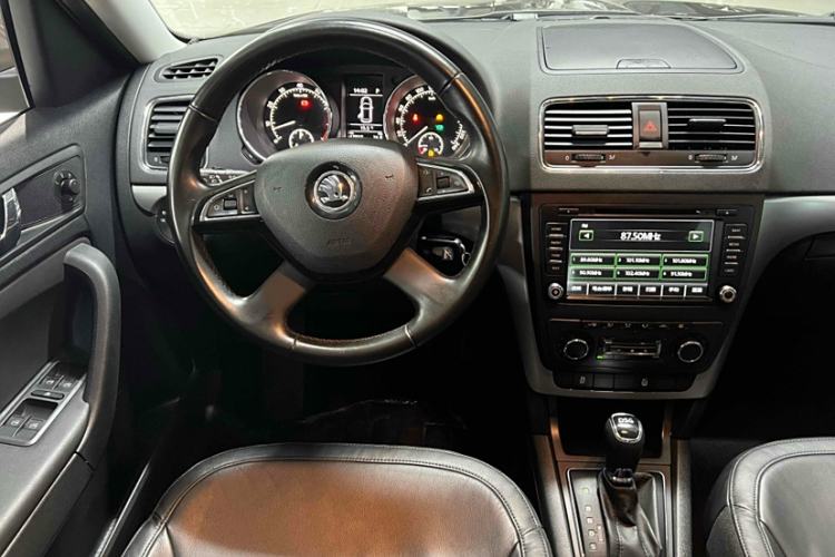 Used Skoda Yeti 2014 1.4 TSI DSG Polar Edition Interior 2