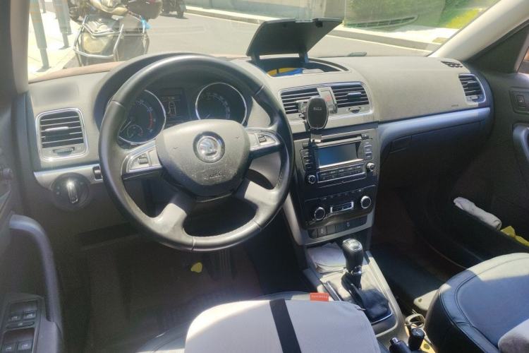 Used Skoda Yeti 2014 1.4 TSI DSG Polar Edition Interior 2