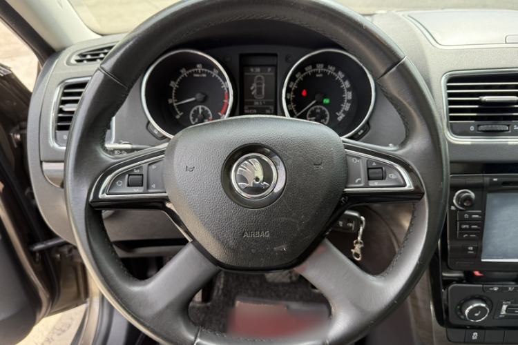 Used Skoda Yeti 2014 1.4TSI DSG All-Wheel Drive Version Interior 2