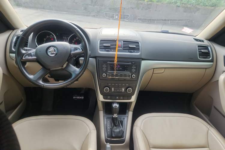 Used Skoda Yeti 2014 1.8TSI DSG Polar Edition Interior 2