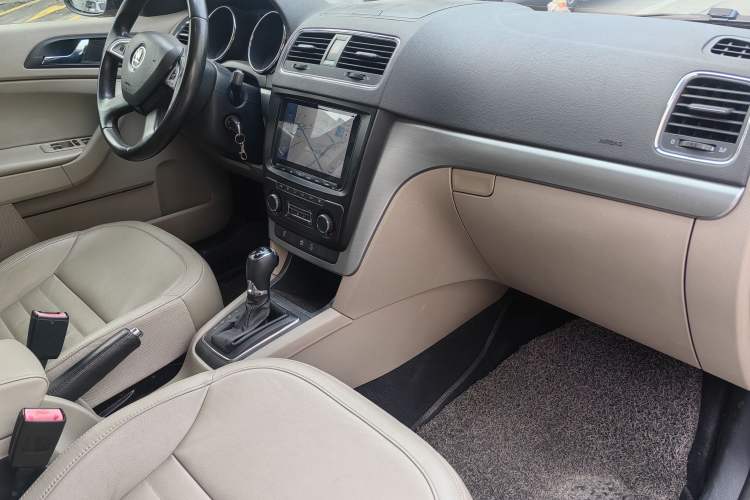 Used Skoda Yeti 2014 1.8TSI DSG Polar Edition Interior 2