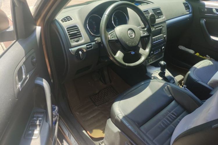 Used Skoda Yeti 2014 1.4 TSI DSG Polar Edition Interior 3