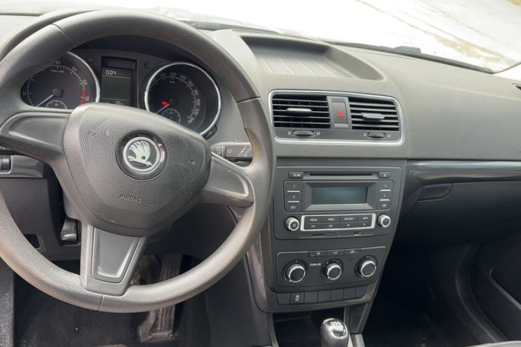Used Skoda Yeti 2014 1.4TSI DSG Vibrant Edition Interior 3