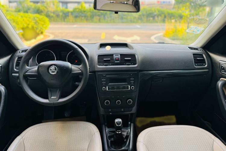 Used Skoda Yeti 2014 1.6L Manual Colorful Edition Interior 3