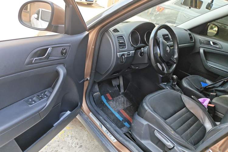 Used Skoda Yeti 2014 1.8TSI DSG Polar Edition Interior 3