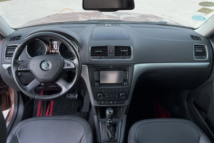 Used Skoda Yeti 2014 1.8TSI DSG Polar Edition Interior 4