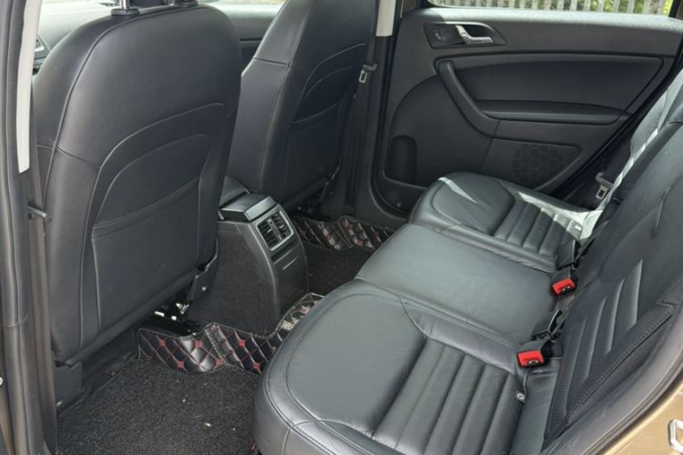 Used Skoda Yeti 2014 1.4TSI DSG All-Wheel Drive Version Interior 4