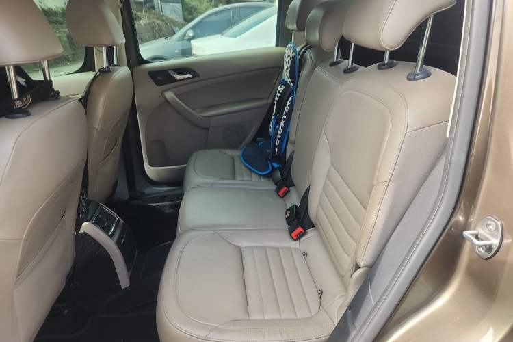 Used Skoda Yeti 2014 1.8TSI DSG Polar Edition Interior 4