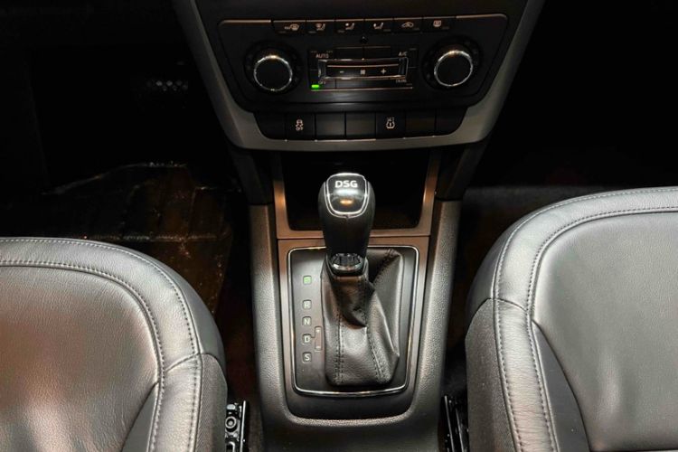 Used Skoda Yeti 2014 1.4 TSI DSG Polar Edition Interior 5