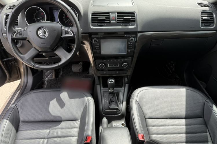Used Skoda Yeti 2014 1.4TSI DSG All-Wheel Drive Version Interior 5
