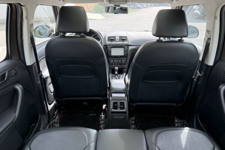 Used Skoda Yeti 2014 1.4TSI DSG All-Wheel Drive Version Interior 8