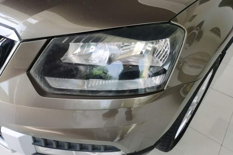 Used Skoda Yeti 2014 1.8TSI DSG Polar Edition Left Front Headlight