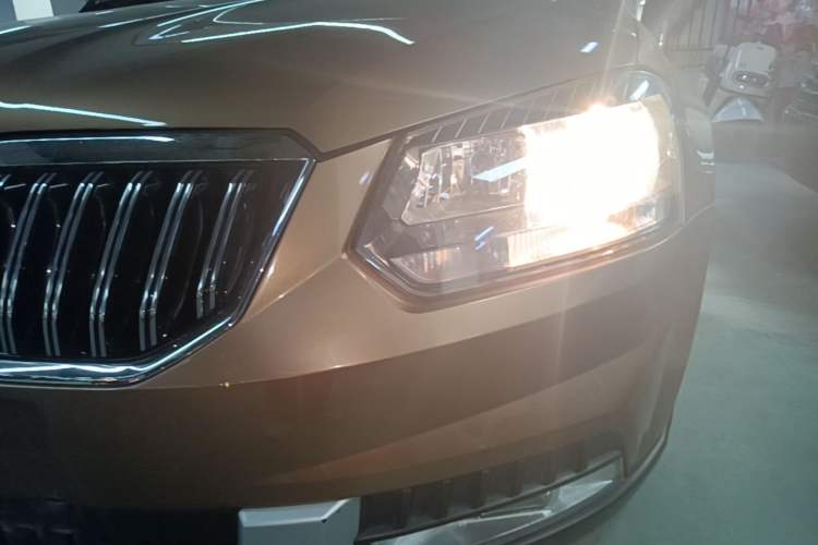 Used Skoda Yeti 2014 1.8TSI DSG Polar Edition Left Front Headlight