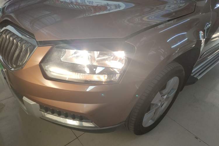Used Skoda Yeti 2014 1.8TSI DSG Polar Edition Left Front Headlight