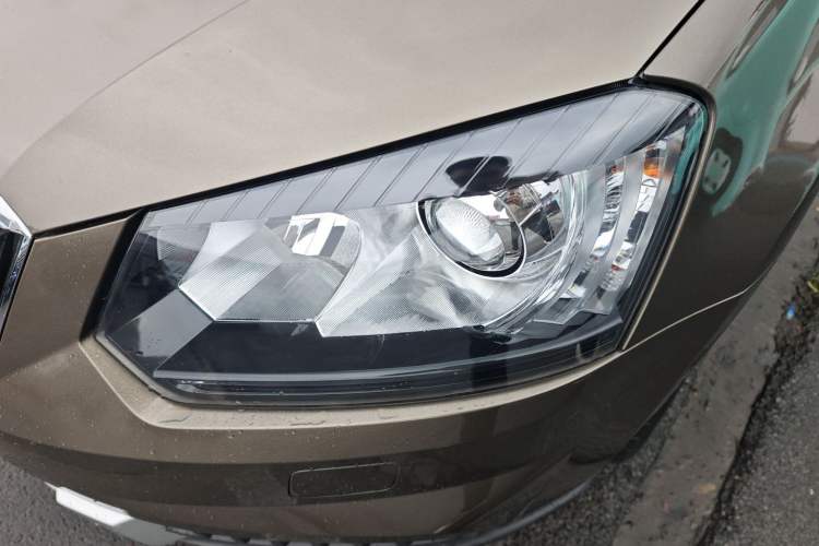 Used Skoda Yeti 2014 1.8TSI DSG All-Wheel Drive Edition Left Front Headlight