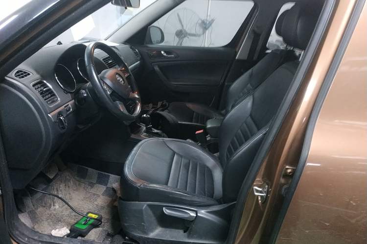 Used Skoda Yeti 2014 1.8TSI DSG Polar Edition Left Front Seat