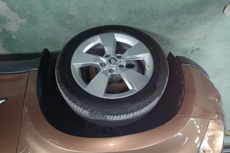 Used Skoda Yeti 2014 1.8TSI DSG Polar Edition Left Front Wheel Hub