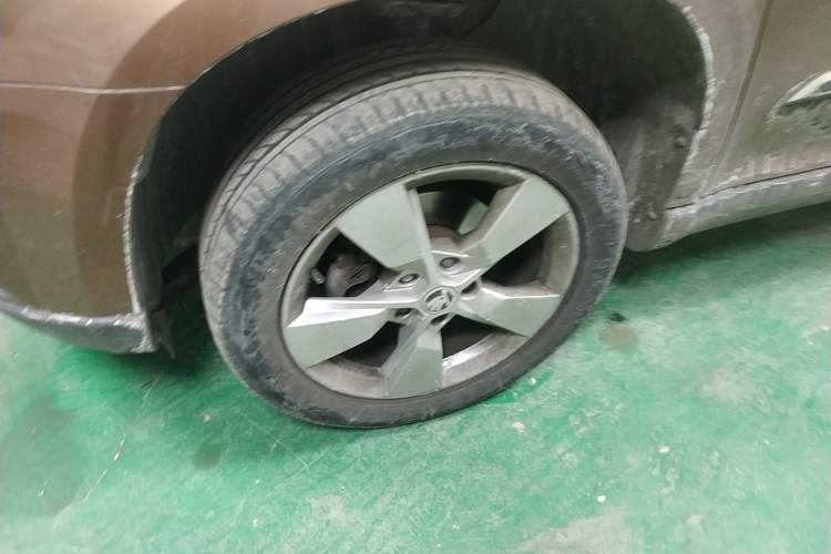 Used Skoda Yeti 2014 1.8TSI DSG Polar Edition Left Front Wheel Hub