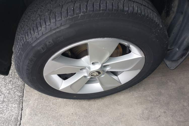 Used Skoda Yeti 2014 1.4TSI DSG Vibrant Edition Left Front Wheel Hub