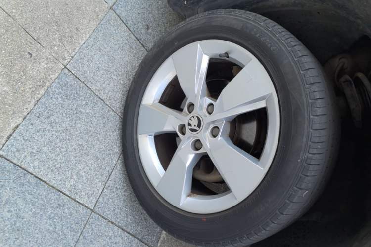 Used Skoda Yeti 2014 1.4 TSI DSG Polar Edition Left Front Wheel Hub