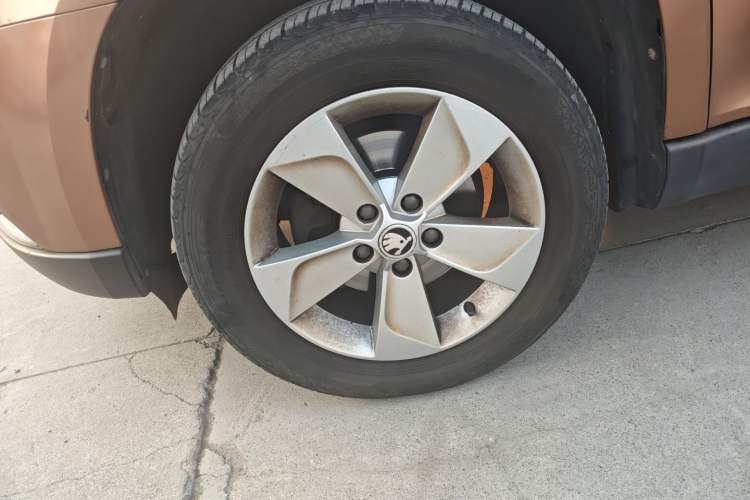 Used Skoda Yeti 2014 1.4TSI Manual Explore Edition Left Front Wheel Hub