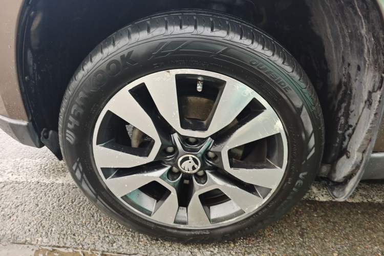 Used Skoda Yeti 2014 1.8TSI DSG All-Wheel Drive Edition Left Front Wheel Hub