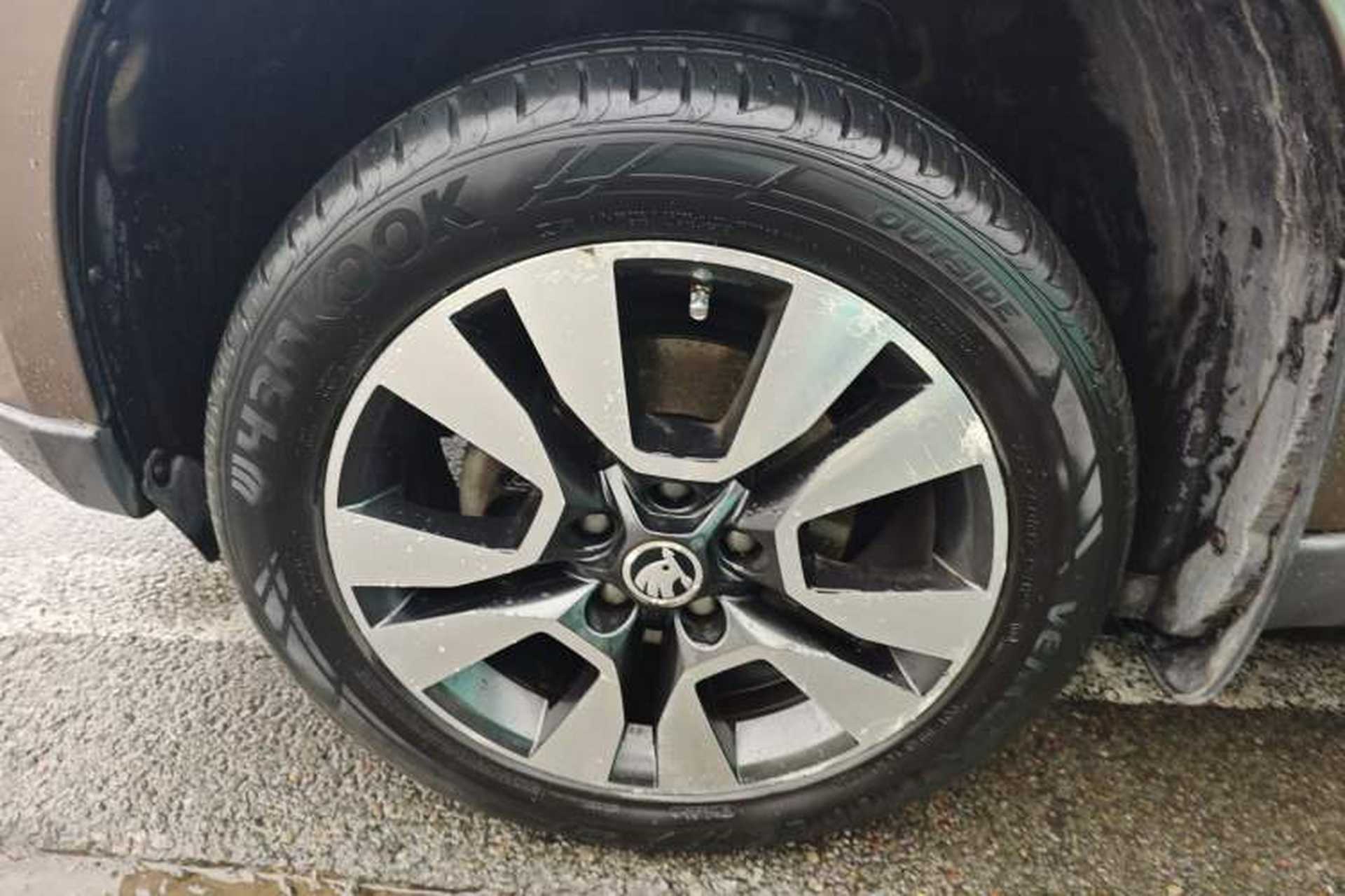 Used Skoda Yeti 2014 1.8TSI DSG All-Wheel Drive Edition Left Front Wheel Hub