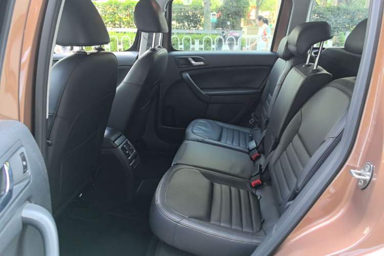 Used Skoda Yeti 2014 1.4 TSI DSG Polar Edition Left Rear Seat