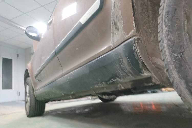 Used Skoda Yeti 2014 1.8TSI DSG Polar Edition Left Side Sill