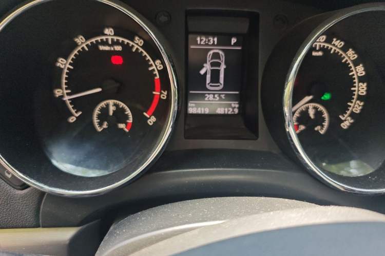 Used Skoda Yeti 2014 1.8TSI DSG Polar Edition Odometer Close Up