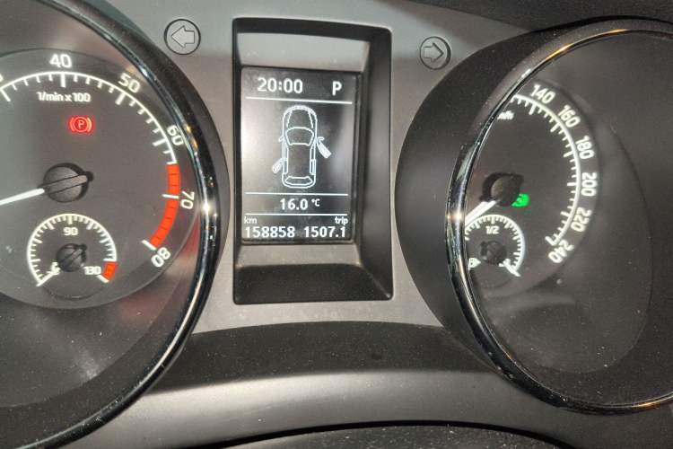 Used Skoda Yeti 2014 1.4 TSI DSG Polar Edition Odometer Close Up