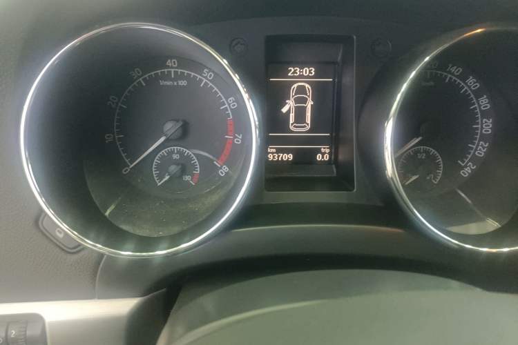Used Skoda Yeti 2014 1.8TSI DSG Polar Edition Odometer Close Up
