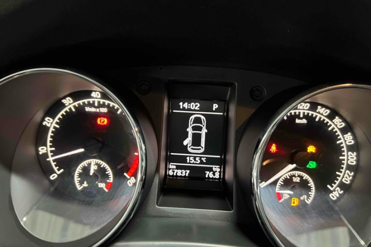 Used Skoda Yeti 2014 1.4 TSI DSG Polar Edition Odometer Close Up