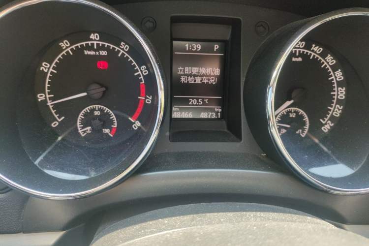 Used Skoda Yeti 2014 1.4 TSI DSG Polar Edition Odometer Close Up