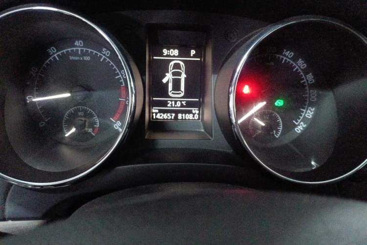 Used Skoda Yeti 2014 1.8TSI DSG All-Wheel Drive Edition Odometer Close Up