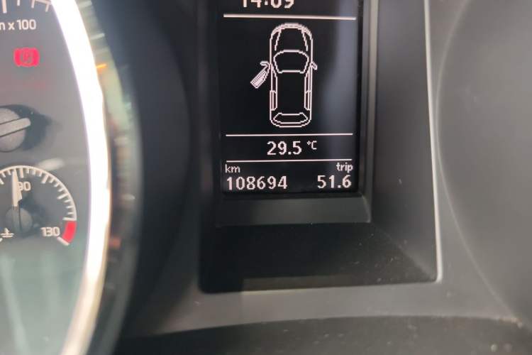 Used Skoda Yeti 2014 1.4TSI Manual Polar Edition Odometer Close Up