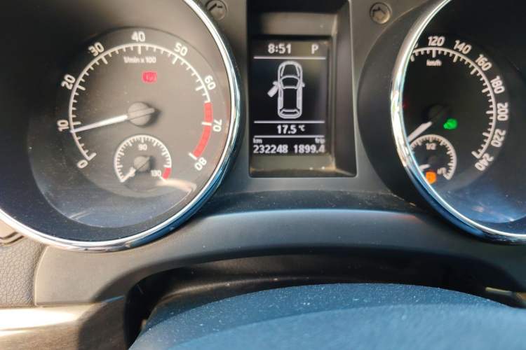 Used Skoda Yeti 2014 1.4TSI DSG All-Wheel Drive Version Odometer Close Up