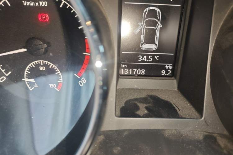 Used Skoda Yeti 2014 1.8TSI DSG Polar Edition Odometer Close Up