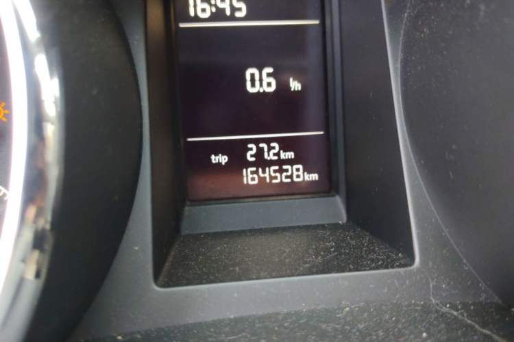 Used Skoda Yeti 2014 1.4TSI Manual Colorful Edition Odometer Close Up